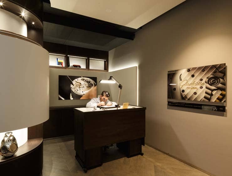 SwatchGroup - Glashütte Original Boutique Paris - Innenaufnahmen Uhrmacher
