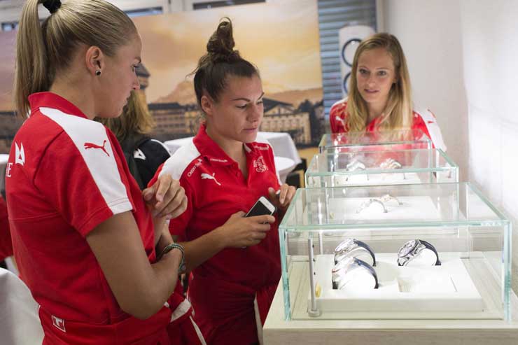 Carl F. Bucherer, Uhrenübergabe an das Schweizer Nationalteam