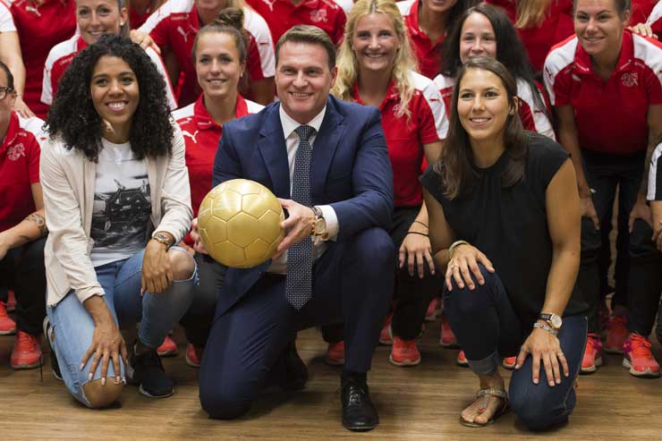 Carl F. Bucherer, Uhrenübergabe an das Schweizer Nationalteam