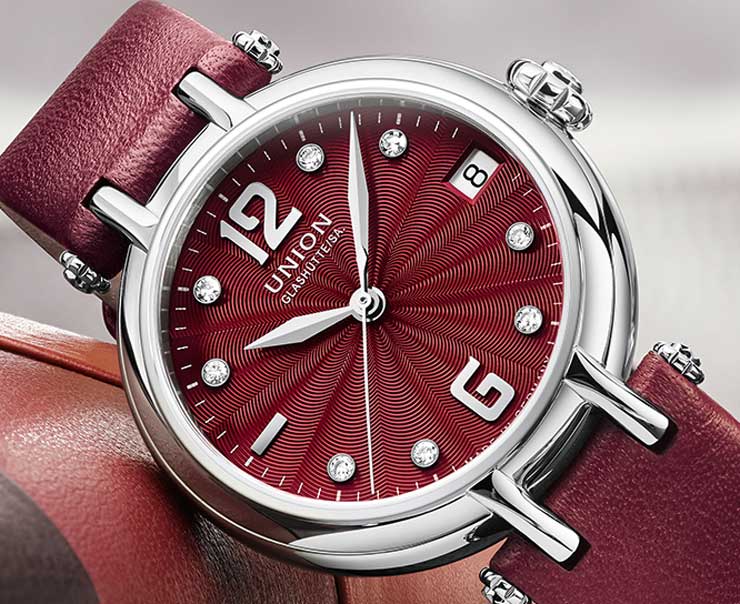 Union-Glashütte_Sirona_Datum Bordeauxfarben