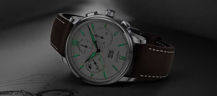 Eine ebenso so lässig wie elegante Uhr: die neue Variante des Senator Chronograph Panoramadatum. Eine neue Edelstahlvariante des erfolgreichen Modells mit faszinierenden Schwarz-Weiß-Kontrasten.