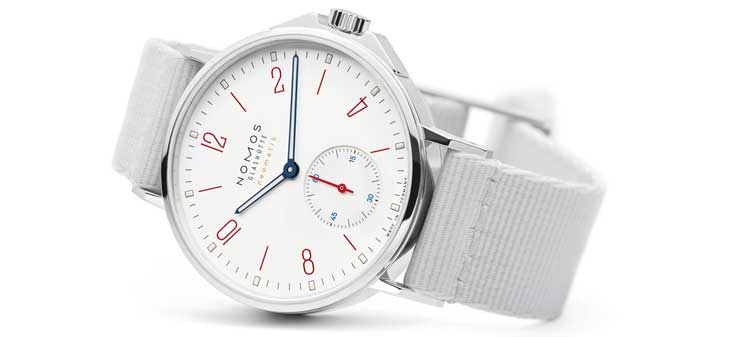 Nomos Ahoi und Nomos Club in sommerlichem Signalweiß