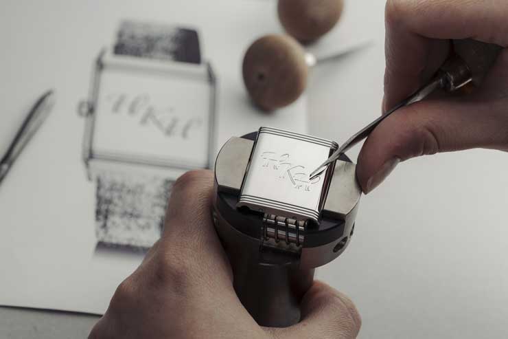 Der Gravurservice für die Jaeger-LeCoultre Reverso 