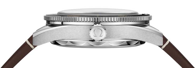 740.omega seamaster300 side