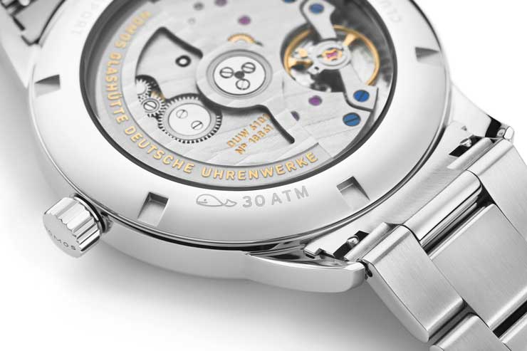740.4 06 Nomos Club Sport Datum blau