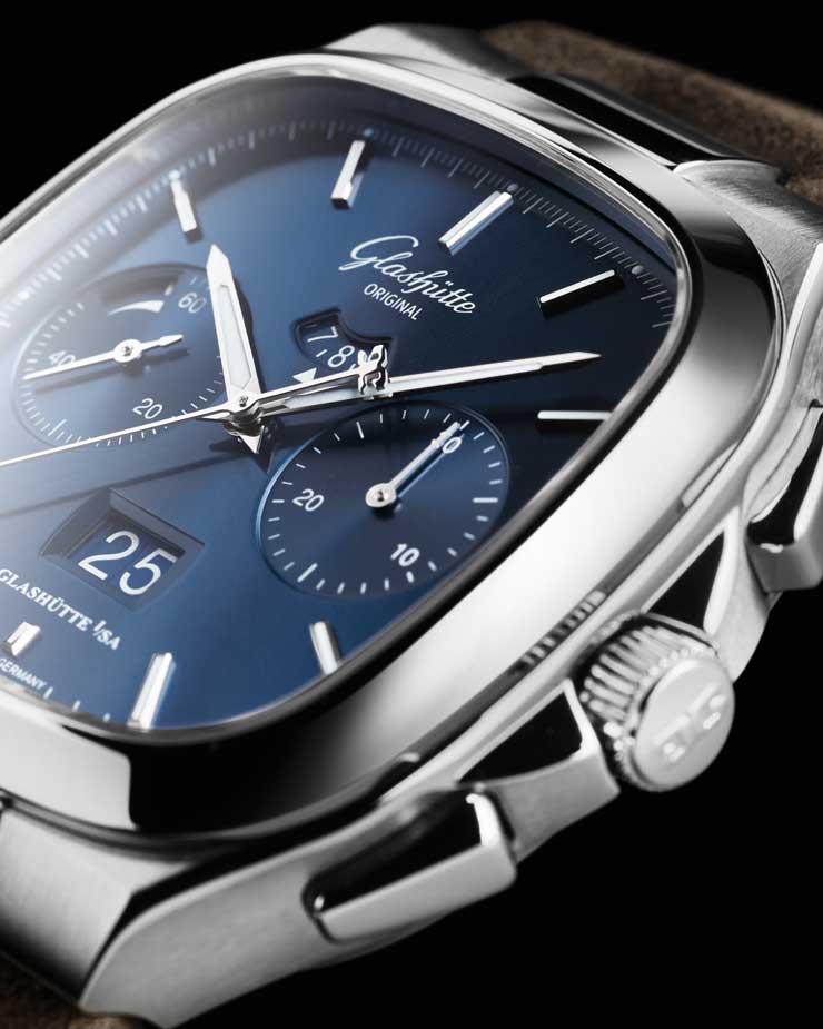 740.3 Seventies Chronograph Panoramadatum