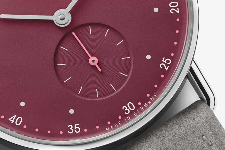 nomos metro 33 muted red